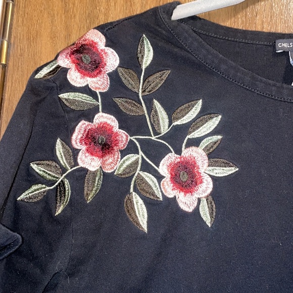 Chelsea and Theodore floral shirt - Picture 3 of 4